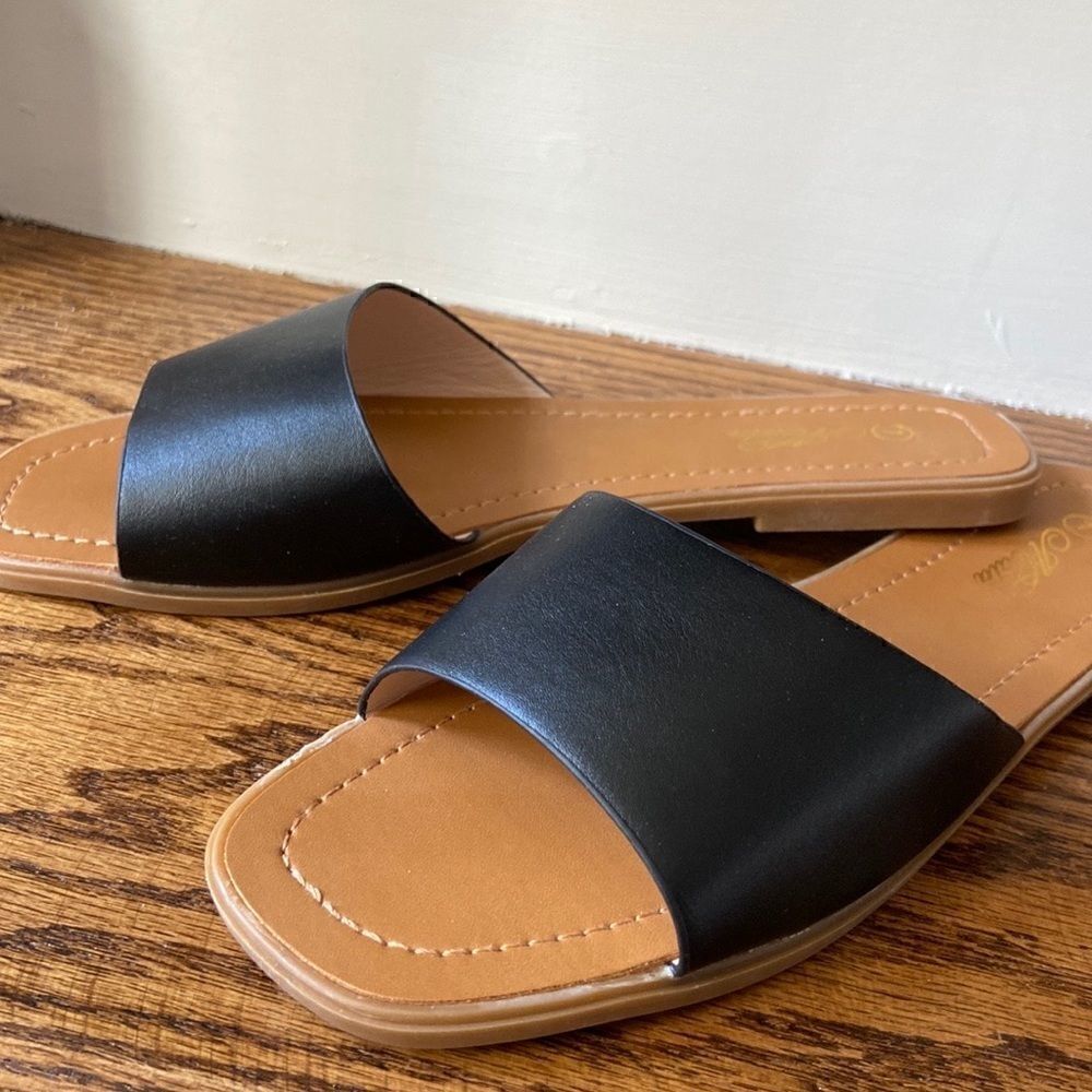 New in box Flat Black Sandals Size 6